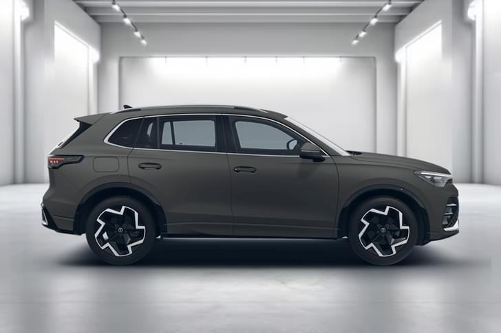 Volkswagen Tiguan Color Grenadilla Black Metallic